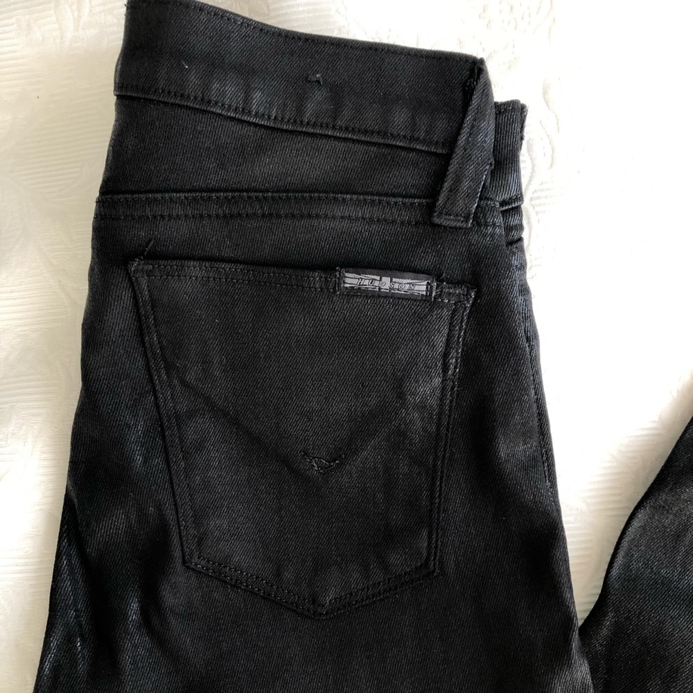 HUDSON Jeans Super Skinny. Size 26. Color Black